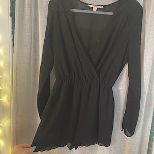 Forever 21 Womens black long sleeved, short romper; size small